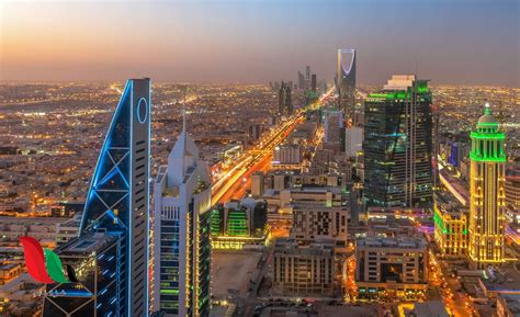 متوسط درجة الحرارة في شهر مارس لمدينة الرياض هو ٢١